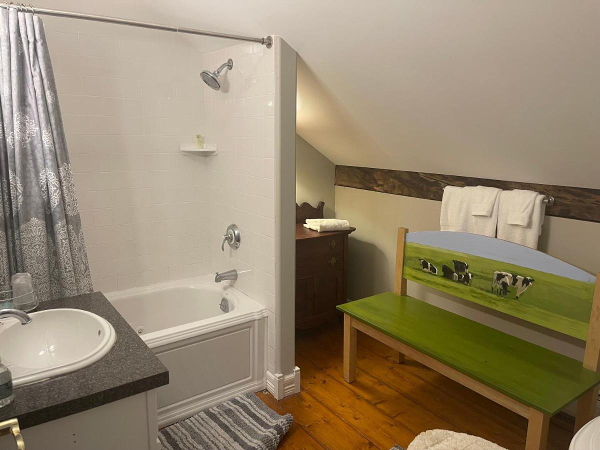 Dodds Brick House Bed & Breakfast North Hero Exteriör bild
